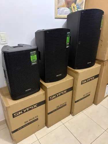 Caixa Amplificada 500w Spl 128db + Pedestal Skypix Sk-rva10 Preto