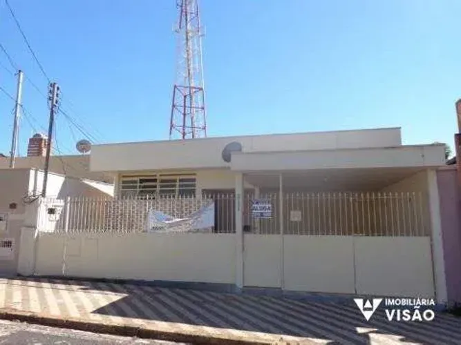CASA À VENDA, 05 QUARTOS, 01 VAGA NO BAIRRO SÃO BENEDITO - UBERABA/MG