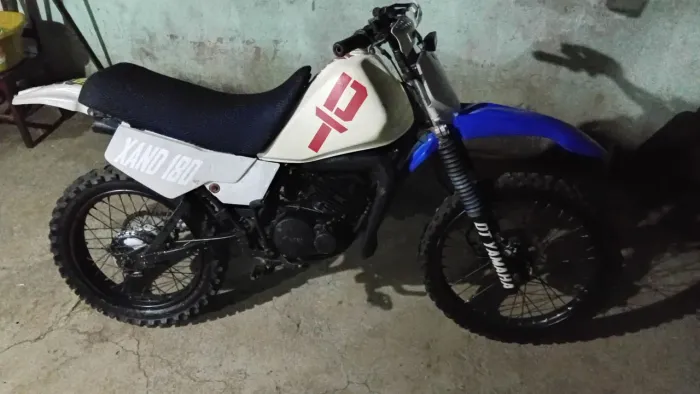 Vende-se moto y/yamaha DT 180 z 