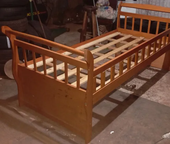 Cama de madeira infantil