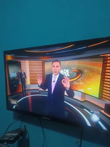 Vendo tv linda smartv Britânia 32polegadas