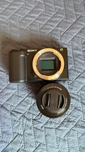 Vendo câmera SONY ZV E10 corpo + lente com apenas 8 mil cliques (ESTADO DE NOVO)