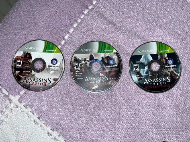 Tres jogos Assassins Creed 