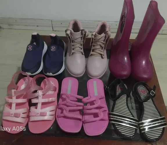 Lote de calçados para meninas números 27/28