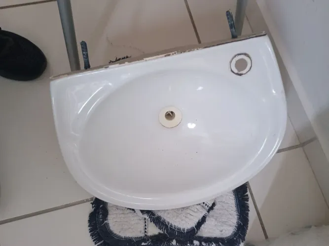 Pia de cerâmica para banheiro (aceito negociação)