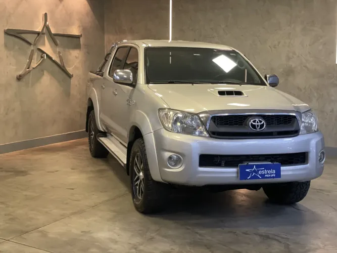 Toyota Hilux CD SRV 4X4 3.0 8V 116cv TB Diesel 2011