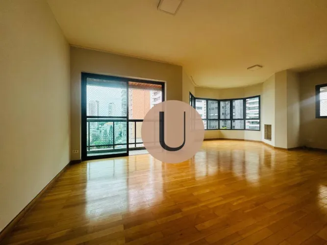 ampla sala com lareira, 4 suites, varanda com churrasqueira, 3 vagas de garagem