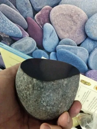 Pedra negra face polida 830g