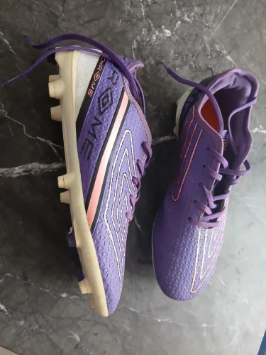 Chuteira Umbro Chrome Unissex