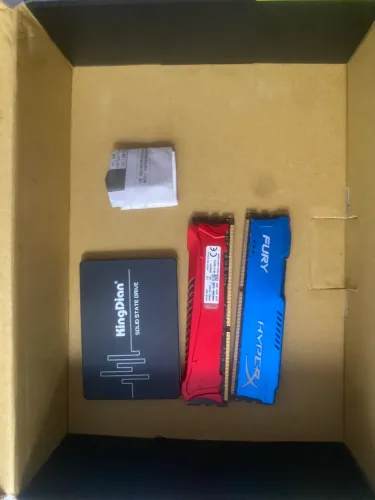 Duas memórias ram ddr3 8gb . Processador i5 3450 , ssd 128 gb 