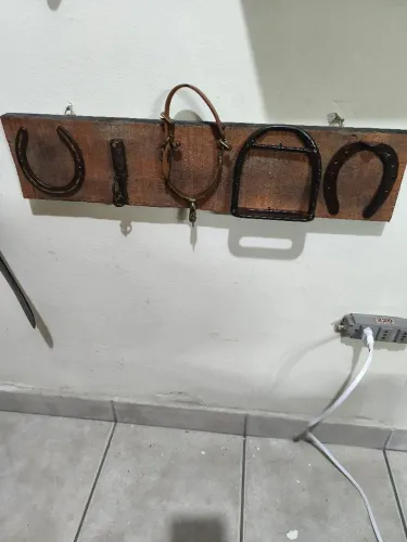 Placa decorativa rústica com motivos Equinos.s