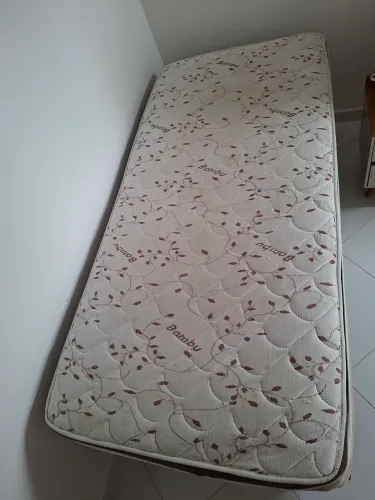 Vendo Cama box solteiro