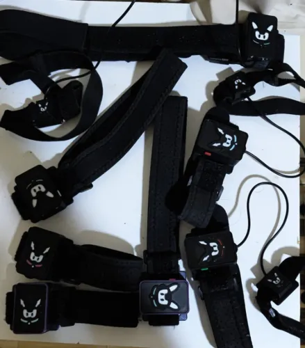 10 TRACKERS SLIME VR + ESTAÇÃO DE CARREGAMENTO E CABOS