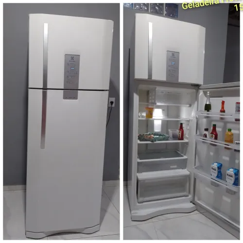 Geladeira semi nova 1500 , dependendo do lugar levo pra vc