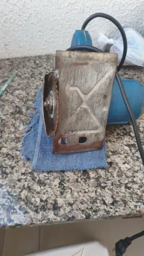 Vendo máquita voltagem 220