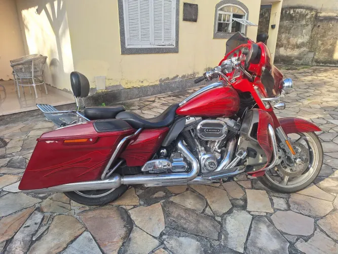 Street Glide CVO linda e rara