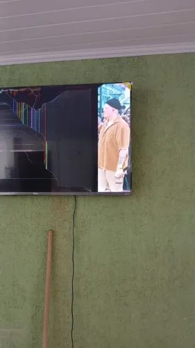 Tv 50 quebrada 200 reais