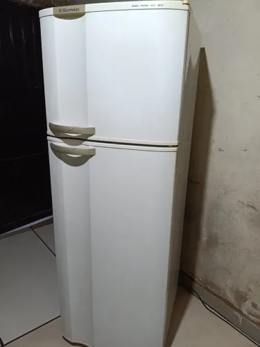 Vendo geladeira 