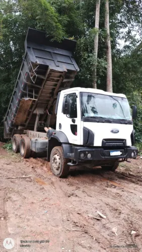 Caminhão Ford cargo traçado 2012