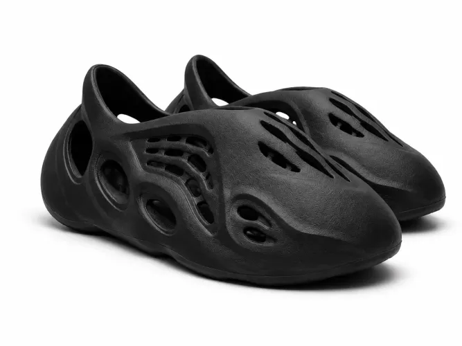 Sandália adidas (foam runner) 