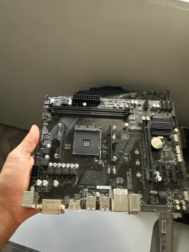 Placa-mãe Gigabyte A320M-H AM4 - Funcionando 100%