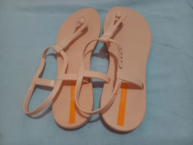 Sandália feminina Ipanema.