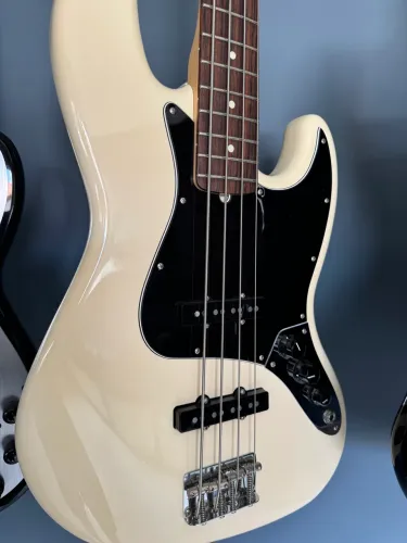 Baixo fender jazz bass 4c