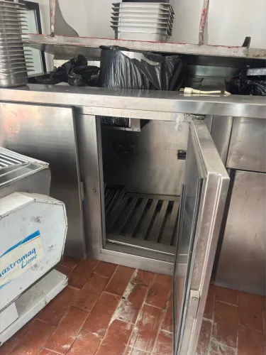 Buffet com refrigerado embaixo