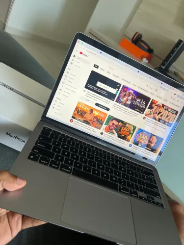 MacBook Air 256 gb, apenas 1 ano e meio de uso.