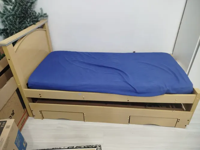 Cama de solteiro com Auxiliar e colchão