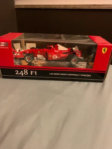 Carro controle remoto miniatura Ferrari 248 F1