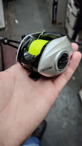 Carretilha com vara de pesca
