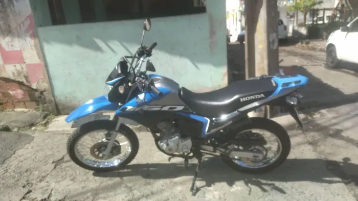 Moto para vender pra ontem 17000 dispenso curioso.