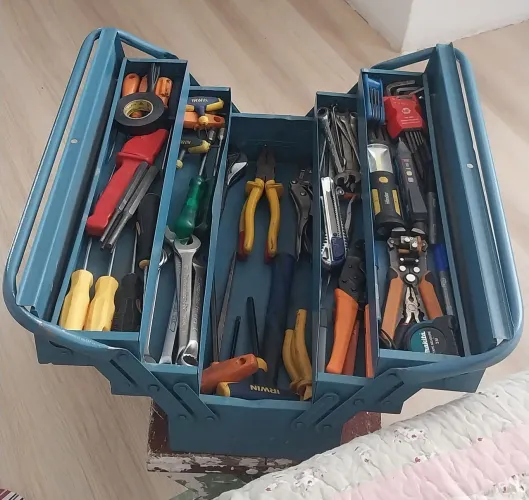 Eletricista, Marido de aluguel pequenos reparos.