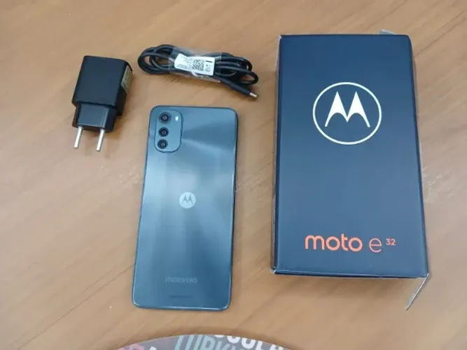 celular motorola E32 64GB com Caixa e Acessórios Originais ( vendo)