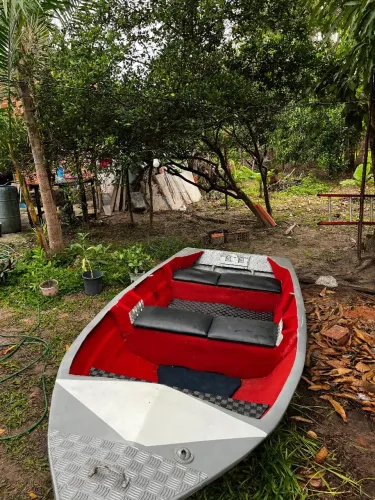 Vendo lancha+motor Toyama te 65x zero na caixa