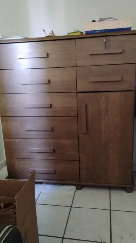 Cômoda 8 gavetas 1 porta