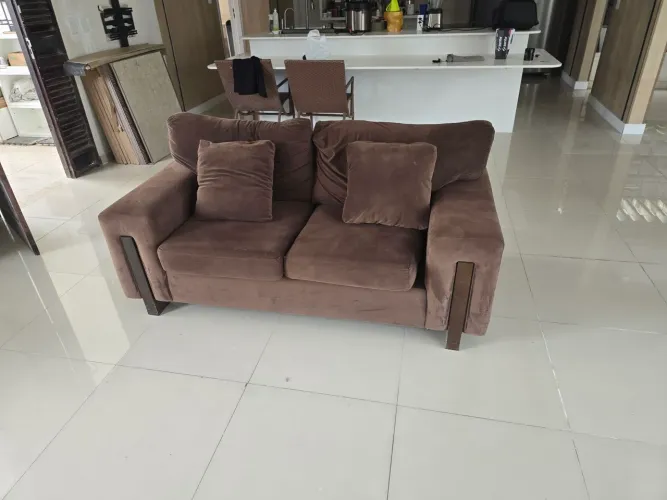 Sofa marrom 1,80 metros