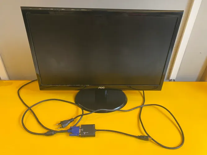 Monitor AOC 21? com adaptador USB/RGB