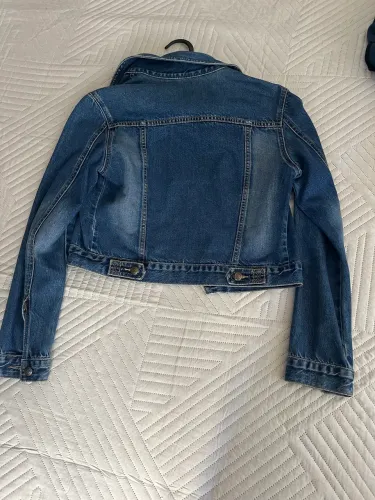 Jaqueta jeans curta