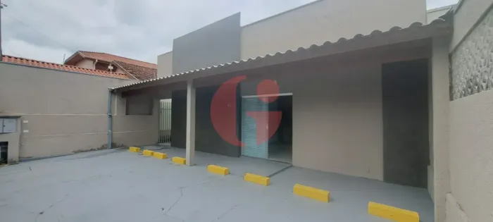 Casa comercial para Venda ou locação com 4 vagas de garagem - 200m² no bairro Jardim Renat