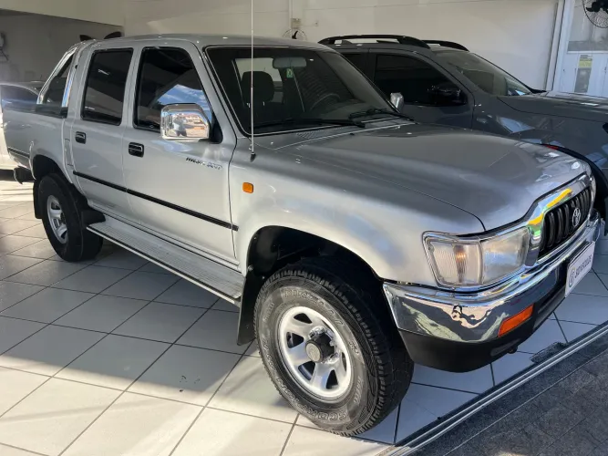 Toyota Hilux CD SRV 4X4 3.0 8V 116cv TB Diesel 2003