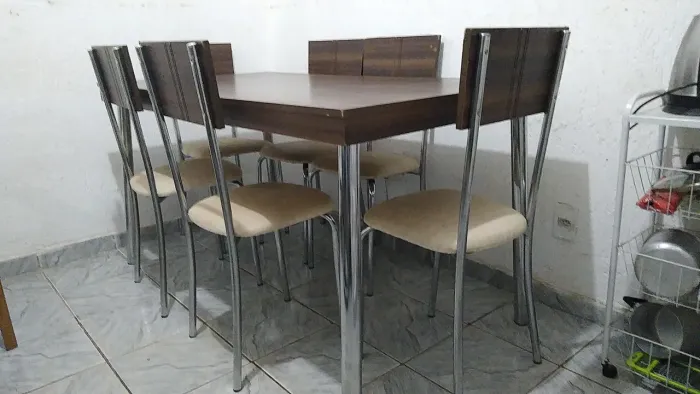 Mesa com 6 cadeiras 