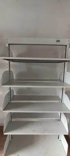 Prateleira de aço dois lados - Em condições boa