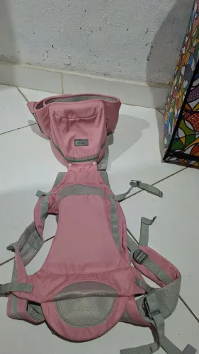 Troco esse canguru super conservado por um  pacote grande com de fralda babysec tamanho G 