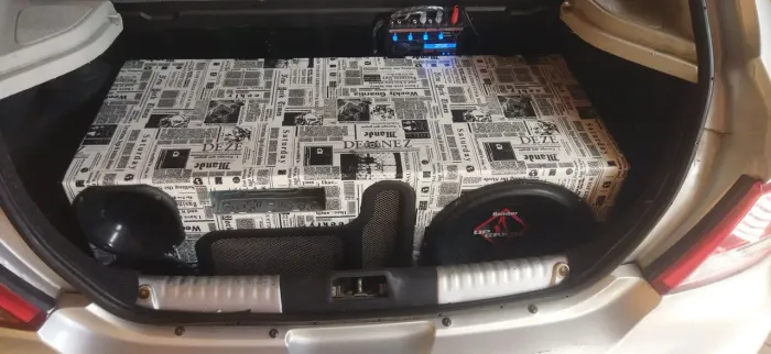 Som automotivo, funcionando normalmente.