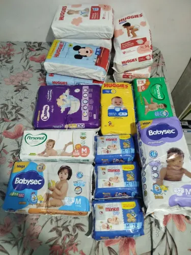 Troca de fraldas descartáveis tamanho M