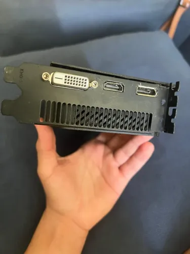Vendo placa de vídeo AMD Radeon RX 550 4GB PCYes, em excelente estado de conservação !!