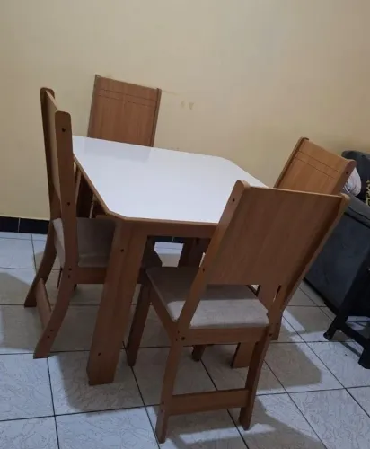 Vendo mesa 4 cadeiras de mdf