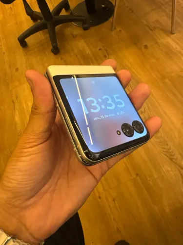 Moto Razr 60
